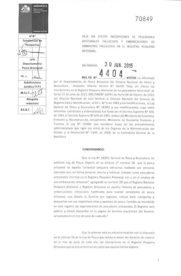 Res. Ex. N° 4404-2015 (Sernapesca) Declara Caducidad de Inscripciones de Pescadores Artesanales y Embarcaciones que Indica. (F.D.O. 14-08-2015)