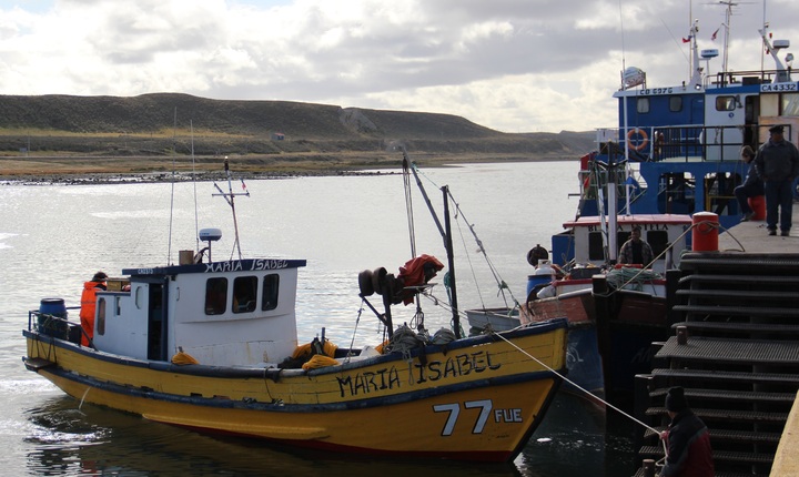 Capacitación en fibra de vidrio y reparación de embarcaciones artesanales busca dar nuevas herramientas a pescadores de Magallanes