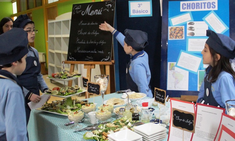 Feria Escolar Gastronómica "Pingüinos cocineros" busca incentivar el consumo de recursos marinos en niños