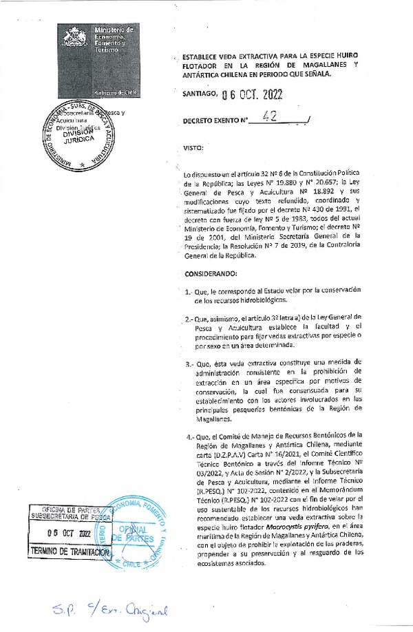 de. Ex. N° 42-2022 Establece Veda Extractiva para la Especie Huiro Flotador, en la Región de Magallanes y Antártica Chilena, en Período que Indica. (Publicado en Página Web 06-10-2022)