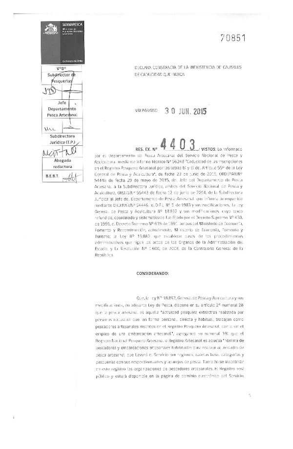 Res. Ex. N° 4403-2015 (Sernapesca) Declara Caducidad de Inscripciones de Pescadores Artesanales y Embarcaciones que Indica. (F.D.O. 14-08-2015)