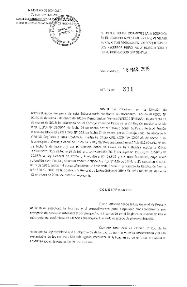 Res. Ex. N° 811-2016 Suspende Transitoriamente la Inscripción en el Registro Artesanal en la V, VI, VII, VIII, IX, XIV, XI y XII Regiones, Huiro negro, Huiro palo  y Huiro. (22-03-2016)