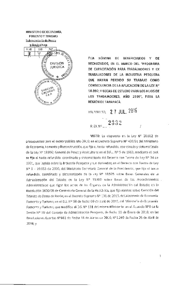 Res. Ex. N° 2332-2016 Fija Nómina de beneficiarios y de rechazados "Programa de capacitación trabajadores y ex trabajadores de la industria pesquera que hayan perdido su trabajo como consecuencia de la aplicación de la Ley 18.892.