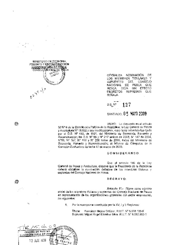 ds 127-09 oficializa nominacion cnp.pdf