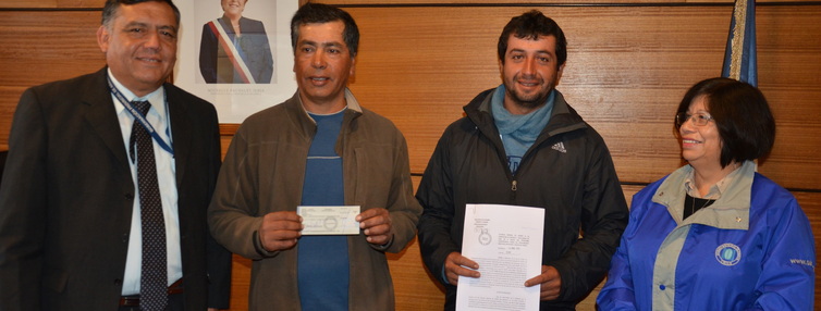 Boteros de Lebu reciben cheque