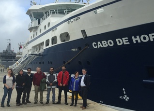 Buque "Cabo de Hornos" zarpa desde Talcahuano con científicos que investigan fenómeno de la  marea roja