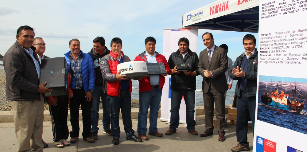 Pescadores artesanales de Magallanes reciben equipamiento para mejorar sus condiciones laborales y de seguridad en zona de pesca