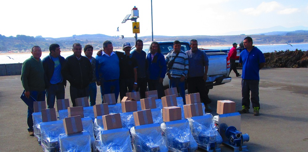 Subpesca entrega equipamiento a pescadores  de Pichicuy para mejorar su actividad productiva