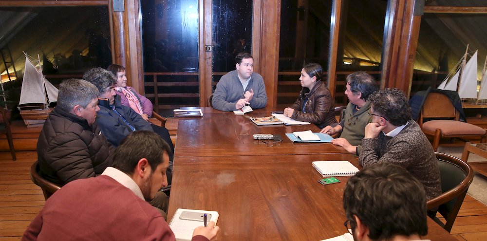 Subsecretario Berazaluce se reúne con dirigentes artesanales para exponer iniciativas de desarrollo al sector pesquero