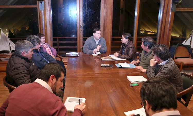 Subsecretario Berazaluce se reúne con dirigentes artesanales para exponer iniciativas de desarrollo al sector pesquero