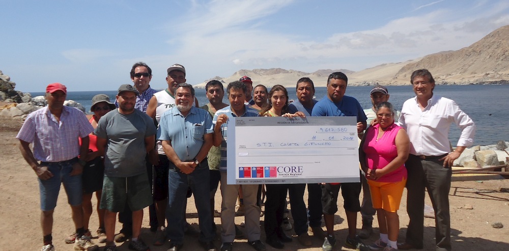 Antofagasta: Buzos y mariscadores de caleta Cifuncho  reciben recursos para mejorar embarcaciones artesanales